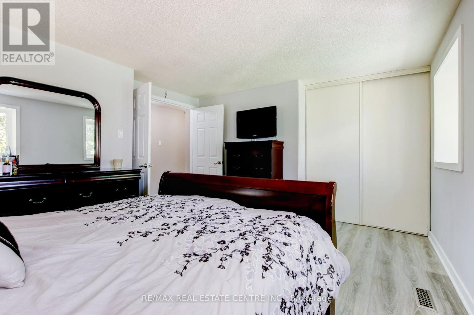#108 45 HANSEN ROAD N - 18