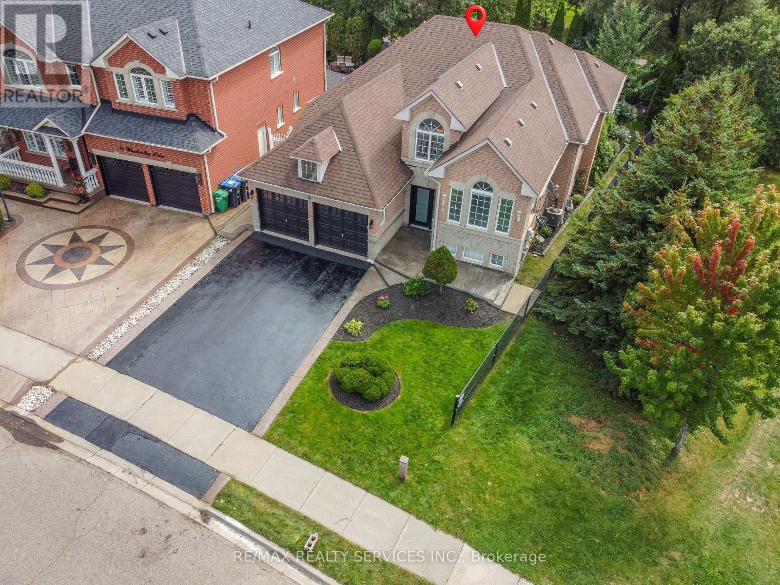 33 WOODVALLEY DRIVE, Brampton (Fletcher's Meadow)