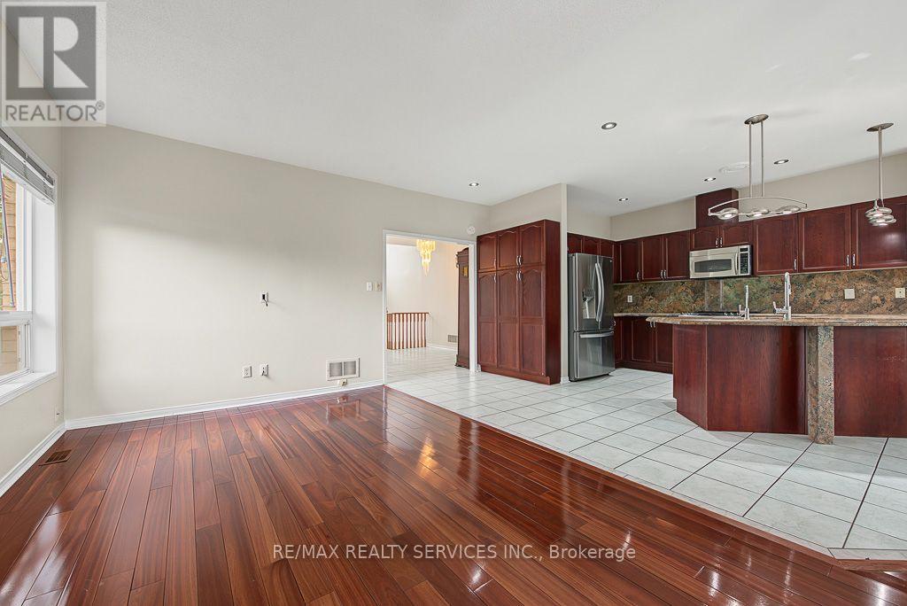 33 WOODVALLEY DRIVE - 15