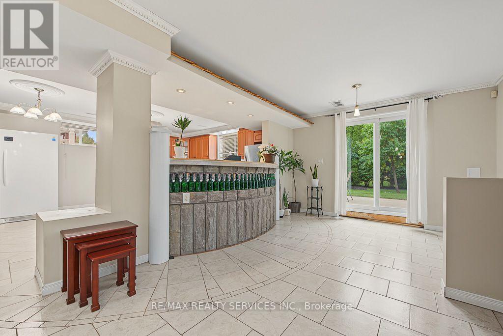 33 WOODVALLEY DRIVE - 30