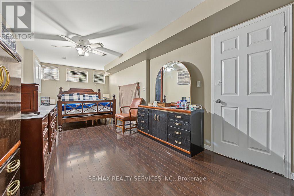 33 WOODVALLEY DRIVE - 33