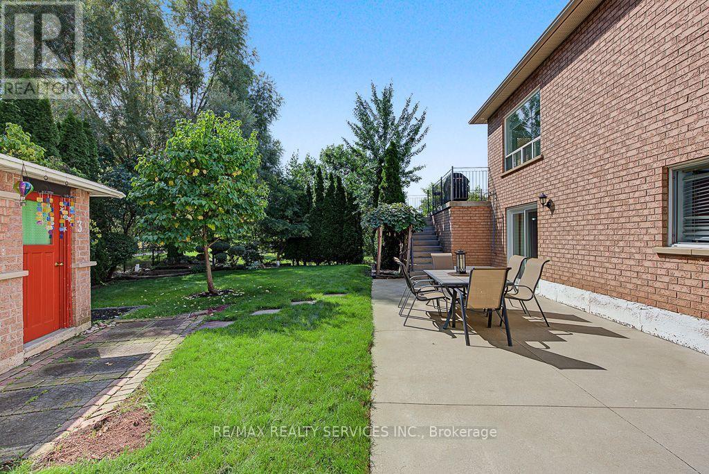 33 WOODVALLEY DRIVE - 45