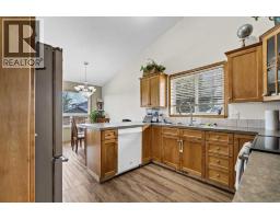 Bedroom - 402 Stratton Way Se, Medicine Hat, AB T1B4N2 Photo 10