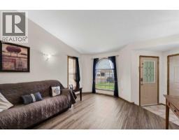 Family room - 402 Stratton Way Se, Medicine Hat, AB T1B4N2 Photo 9