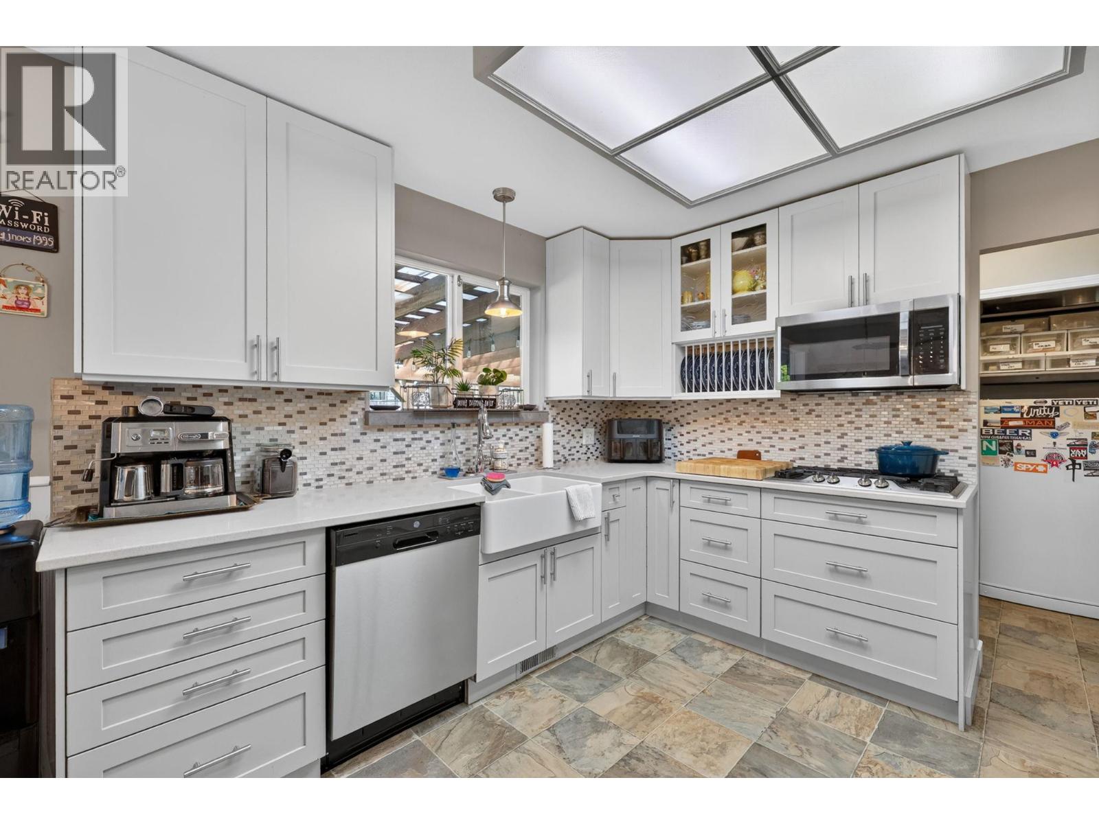 10657 Cheryl Road - 12