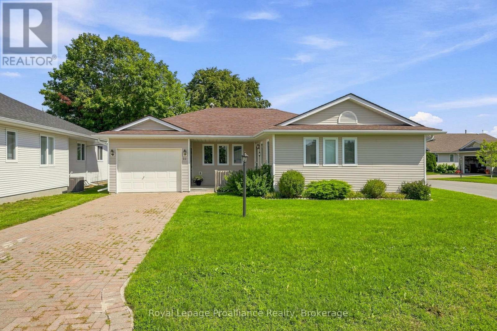 11 MONROE COURT, Prince Edward County (Wellington Ward)