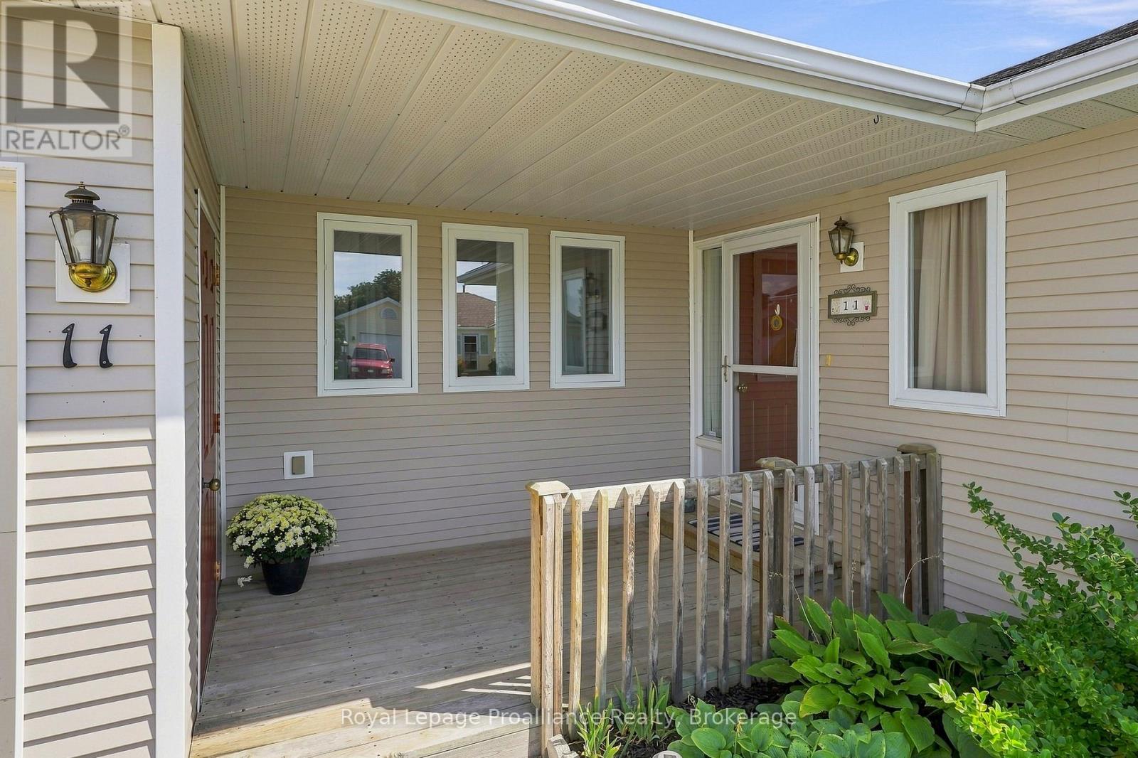 11 MONROE COURT, Prince Edward County (Wellington Ward) — photo 2