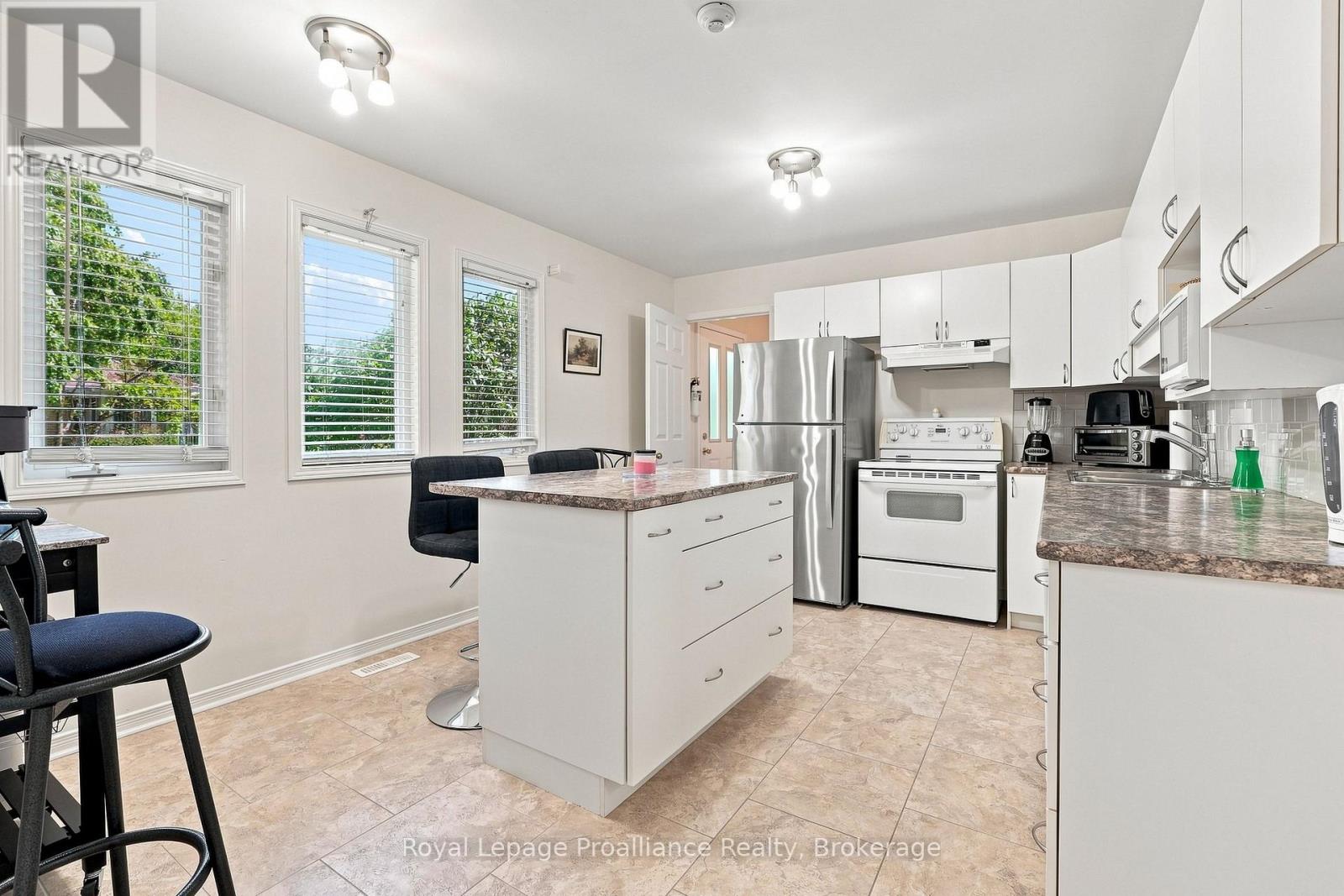 11 MONROE COURT, Prince Edward County (Wellington Ward) — photo 5