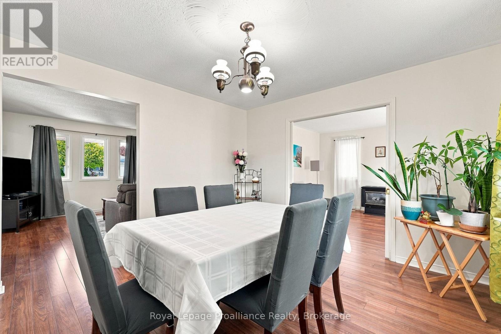 11 MONROE COURT, Prince Edward County (Wellington Ward) — photo 8