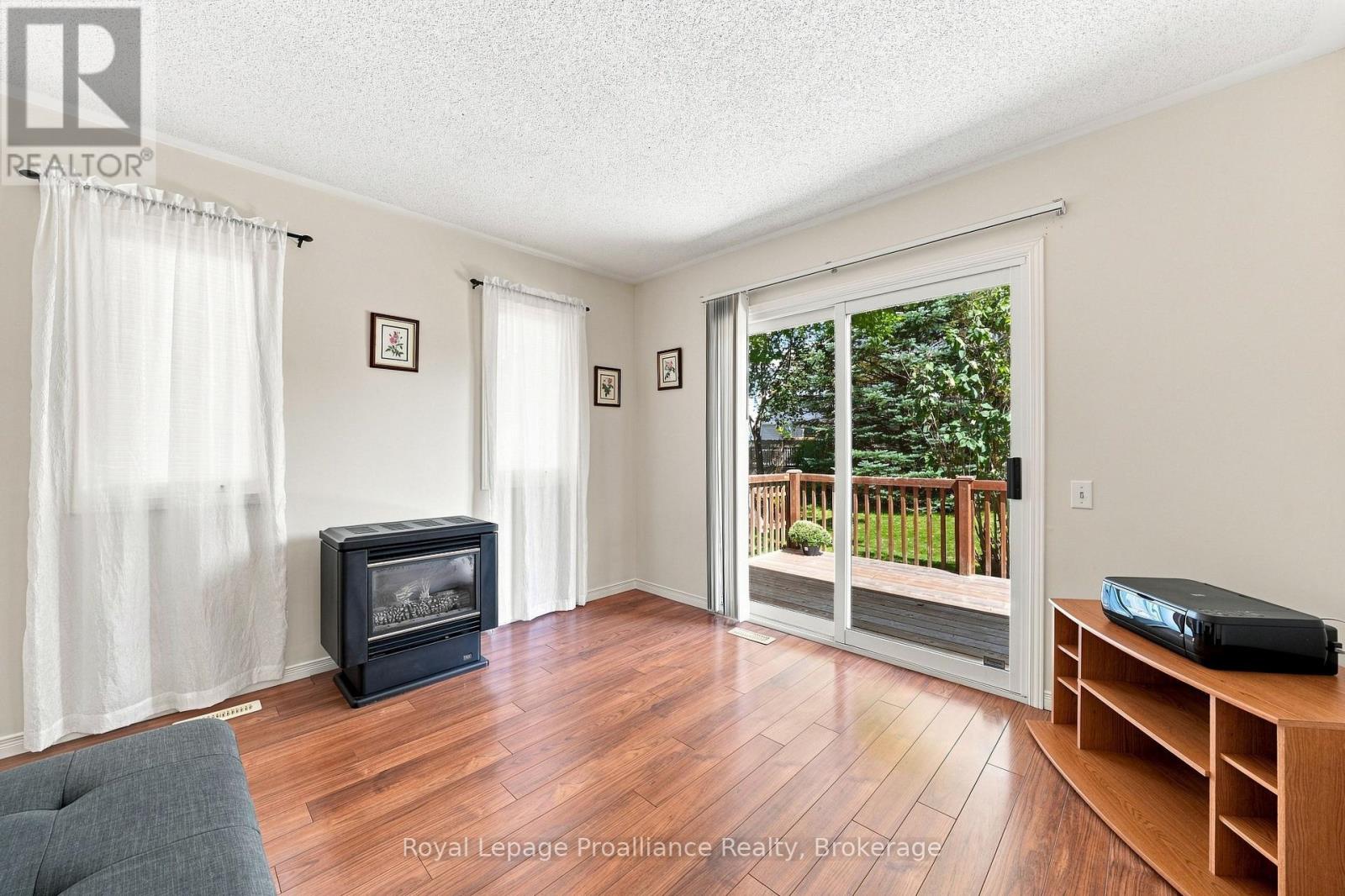 11 MONROE COURT, Prince Edward County (Wellington Ward) — photo 9