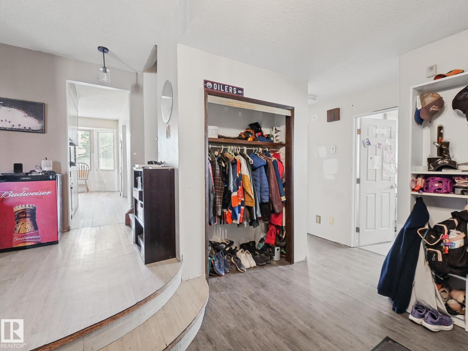 3515 51 St NW photo 5 — MLS® E4509473