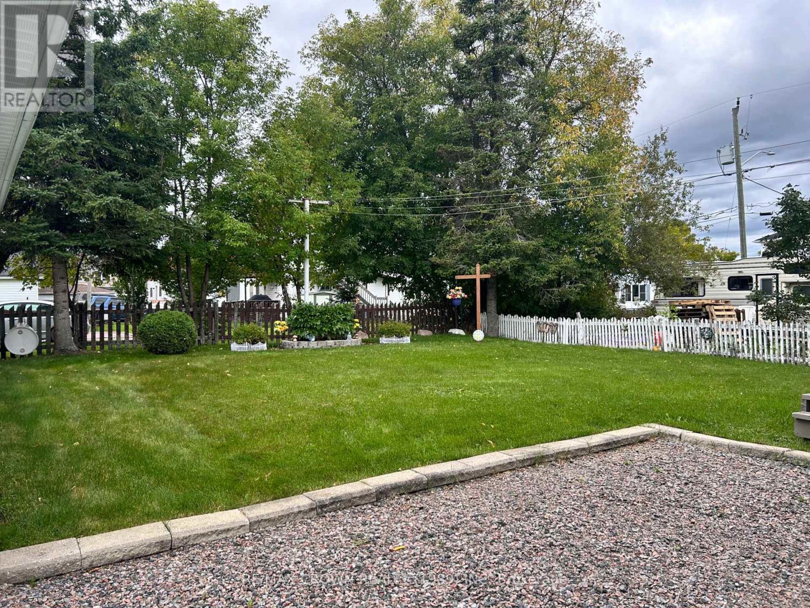 85 BYNG AVENUE E, Kapuskasing — photo 5