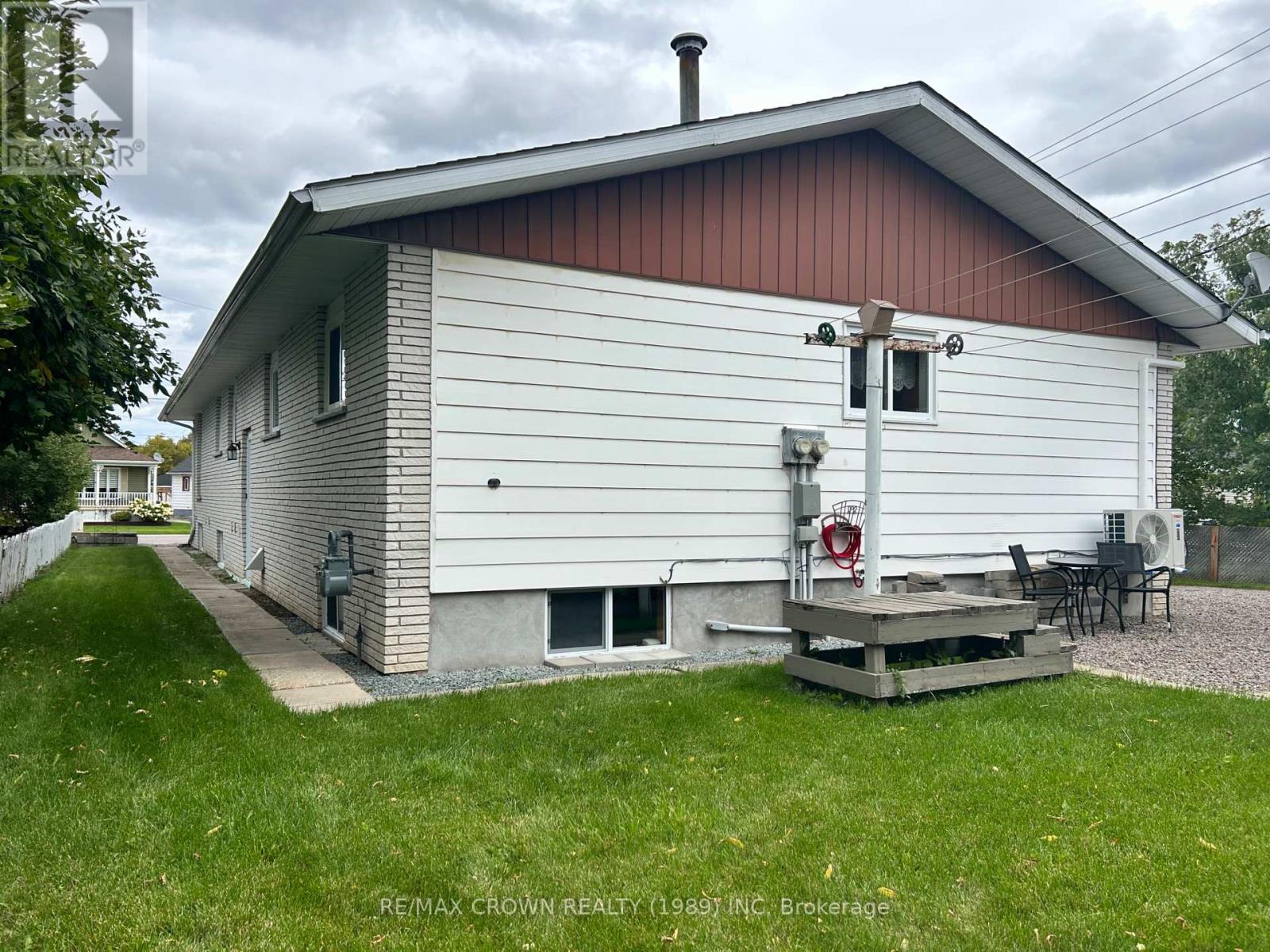 85 BYNG AVENUE E, Kapuskasing — photo 8