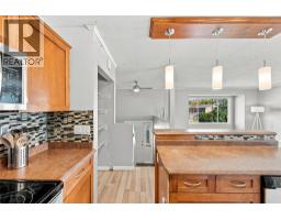 Kitchen - 1621 Spartan Place, Kamloops, BC V2B7Z3 Photo 11