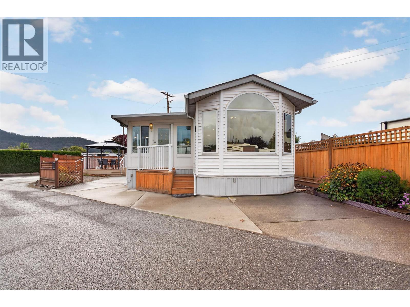 220 415 Commonwealth Road, Kelowna