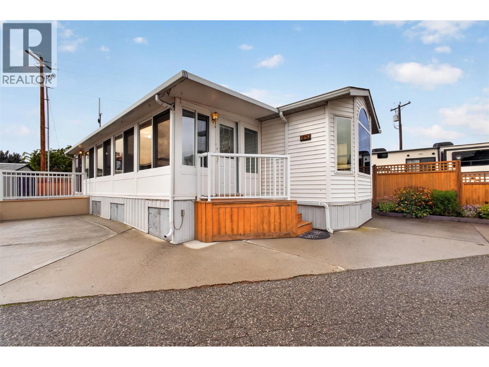 #220 415 Commonwealth Road - 2