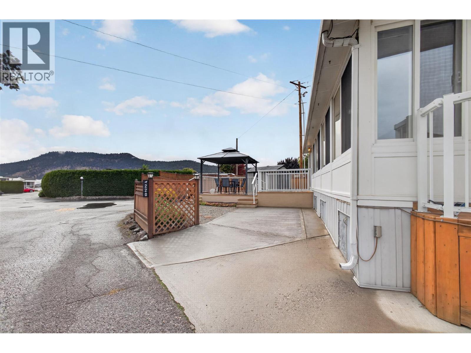 #220 415 Commonwealth Road - 23