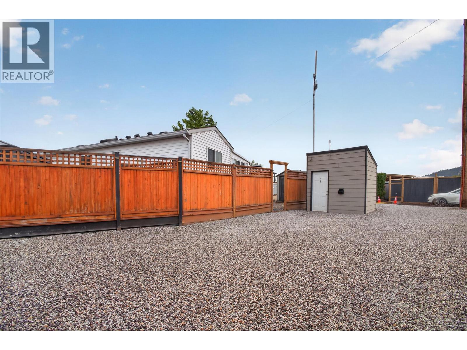 220 415 Commonwealth Road, Kelowna