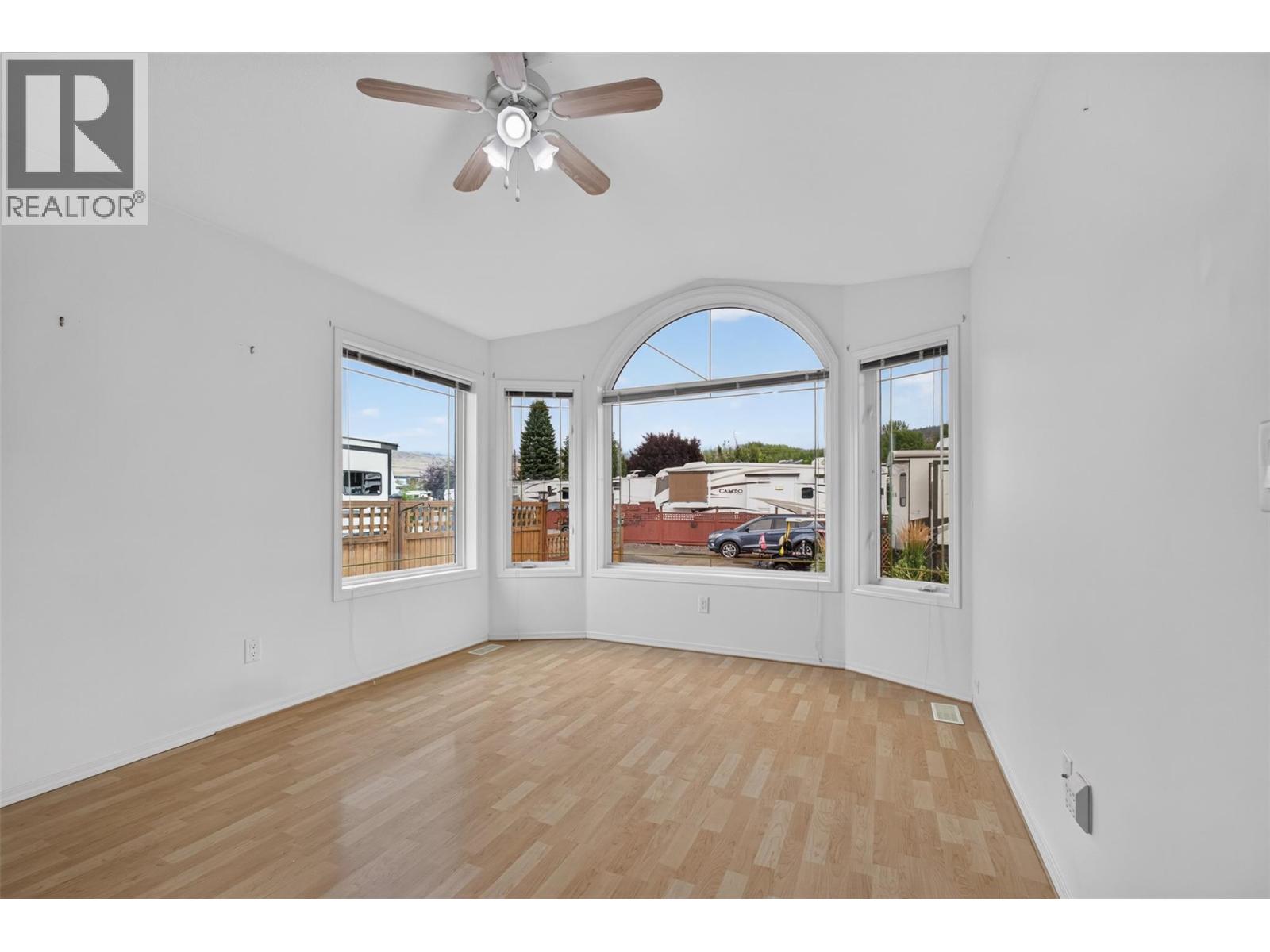 220 415 Commonwealth Road, Kelowna