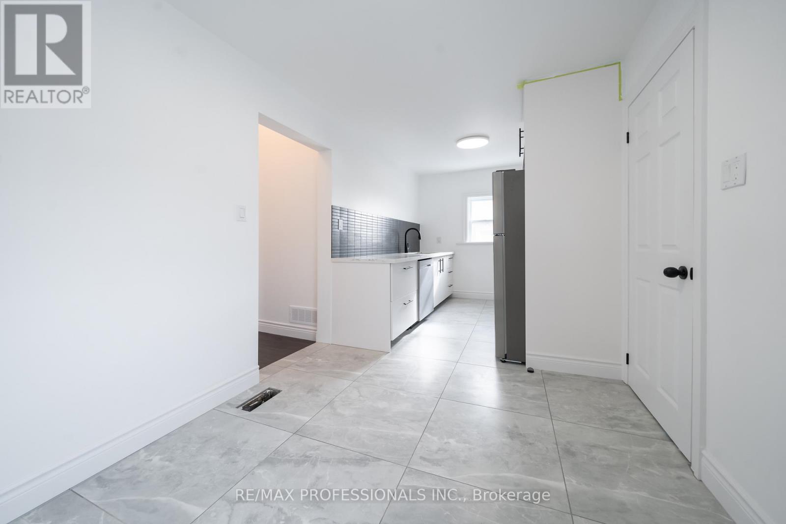 MAIN - 174 THIRTIETH STREET, Toronto (Alderwood) — photo 11