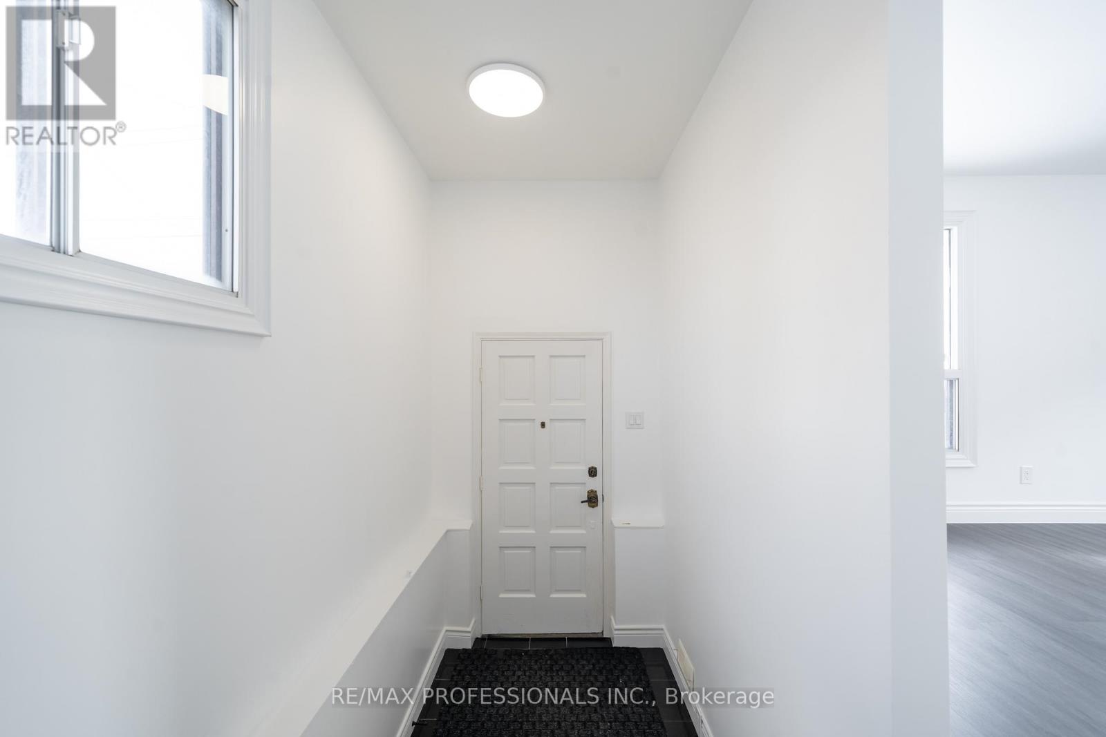 MAIN - 174 THIRTIETH STREET, Toronto (Alderwood) — photo 3