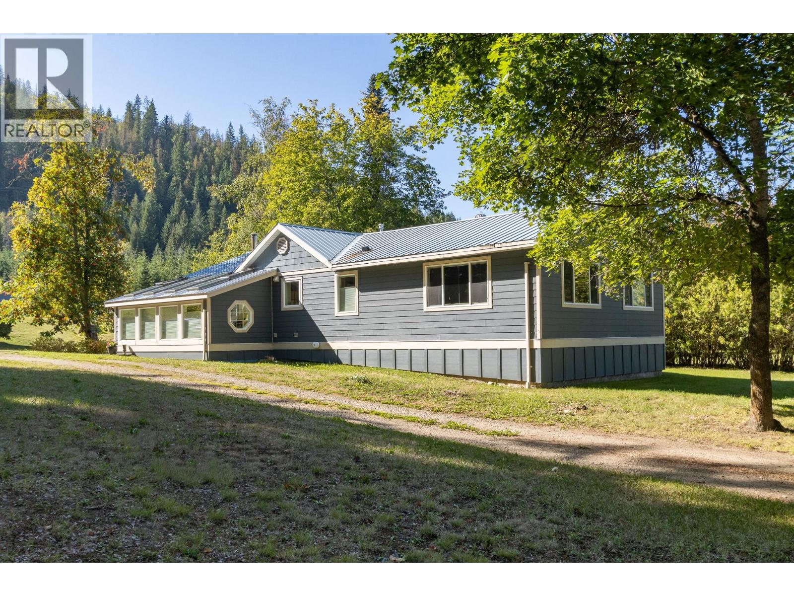 1370 20 Avenue SE - Image 7