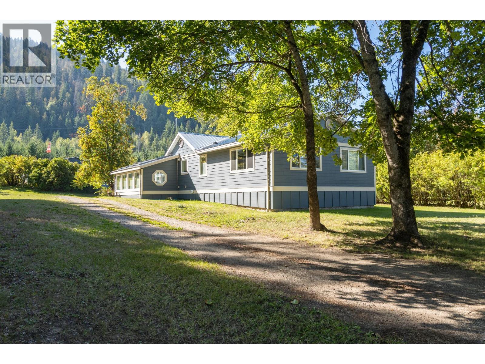 Property for sale at 1370 20 Avenue SE