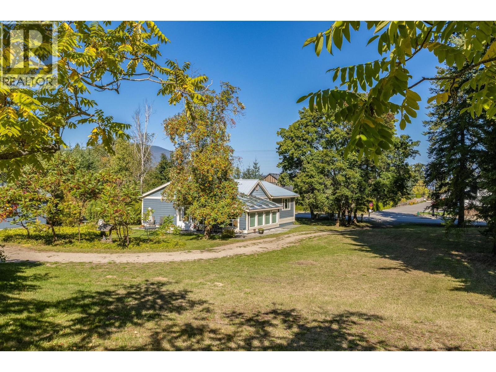 1370 20 Avenue SE - 62