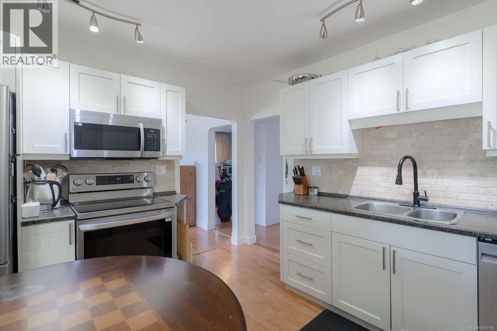 960 St. Andrews St - 12