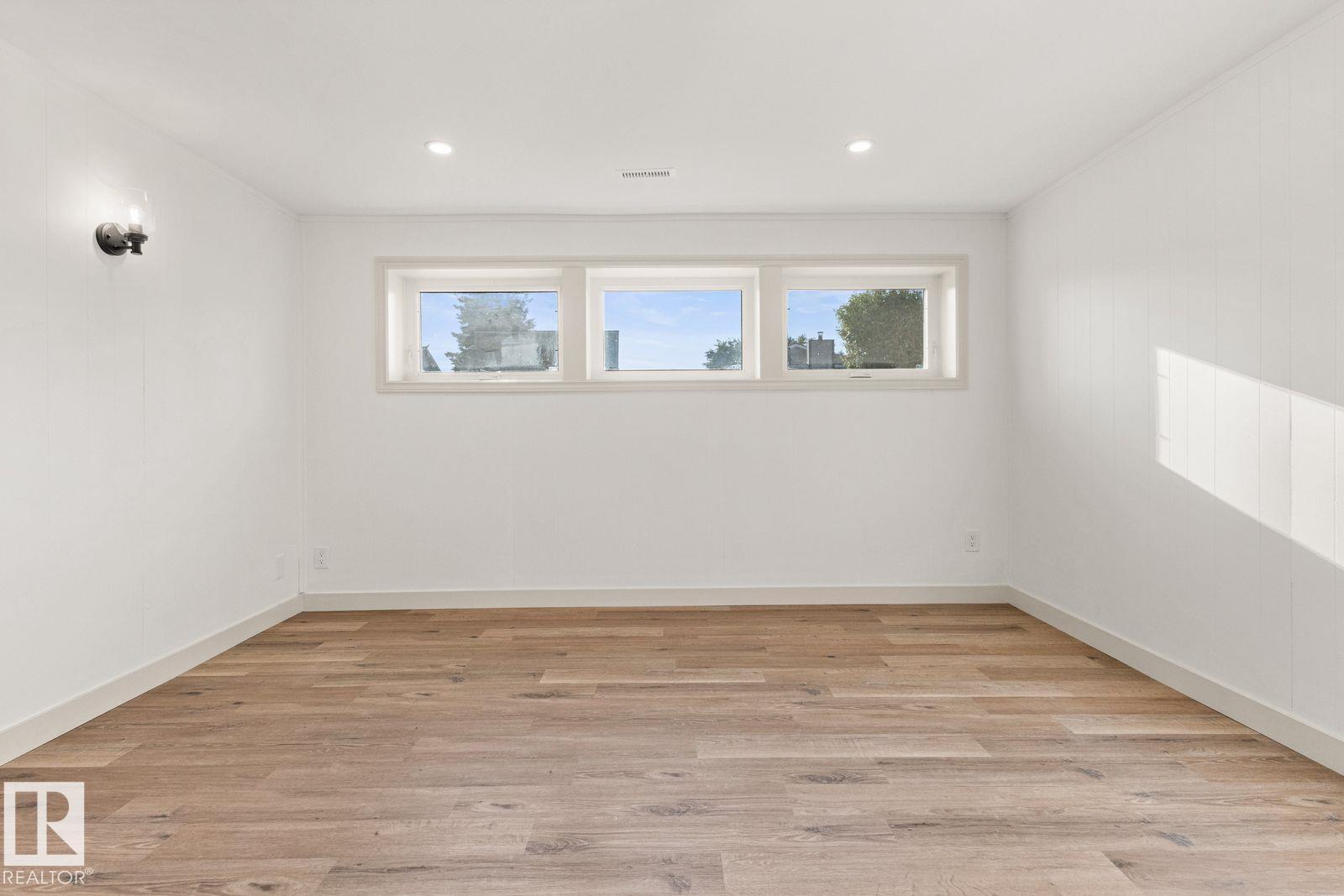 5208 10 AV NW - 38