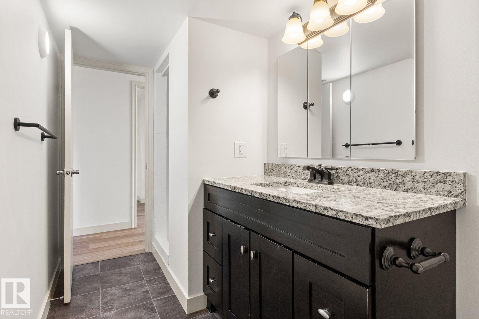 5208 10 AV NW - 43