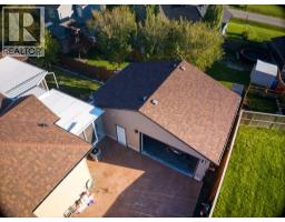 Kitchen - 11 Wenstrom Crescent Ne, Langdon, AB T0J1X1 Photo 6