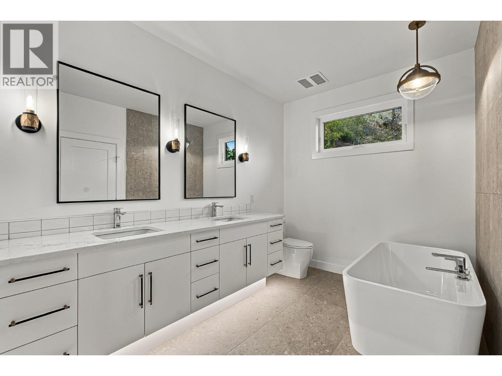 487 Clifton Road N - Image 30