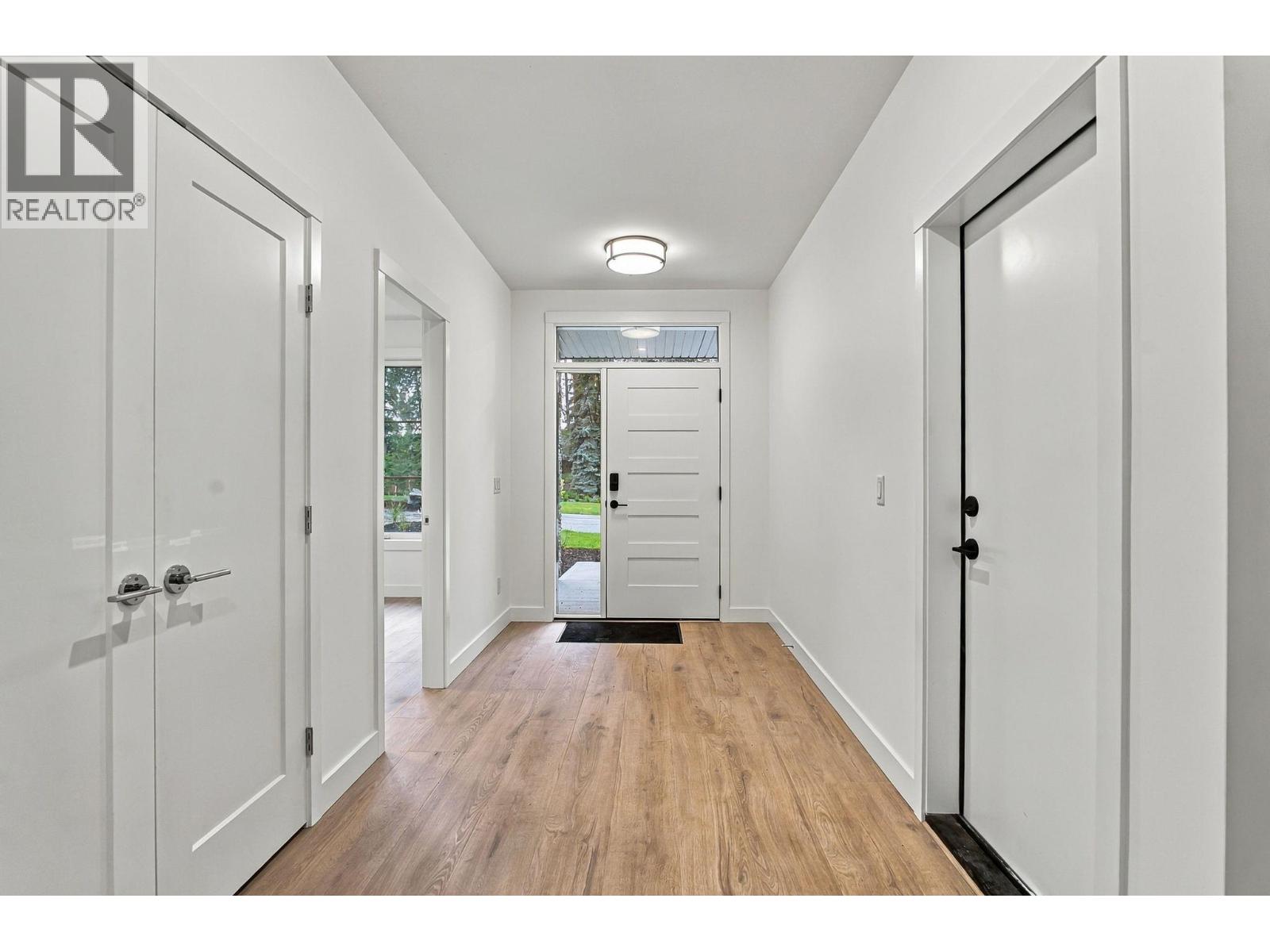 487 Clifton Road N - 5