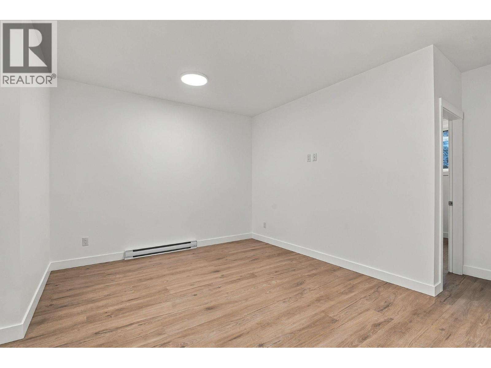 487 Clifton Road N - Image 41