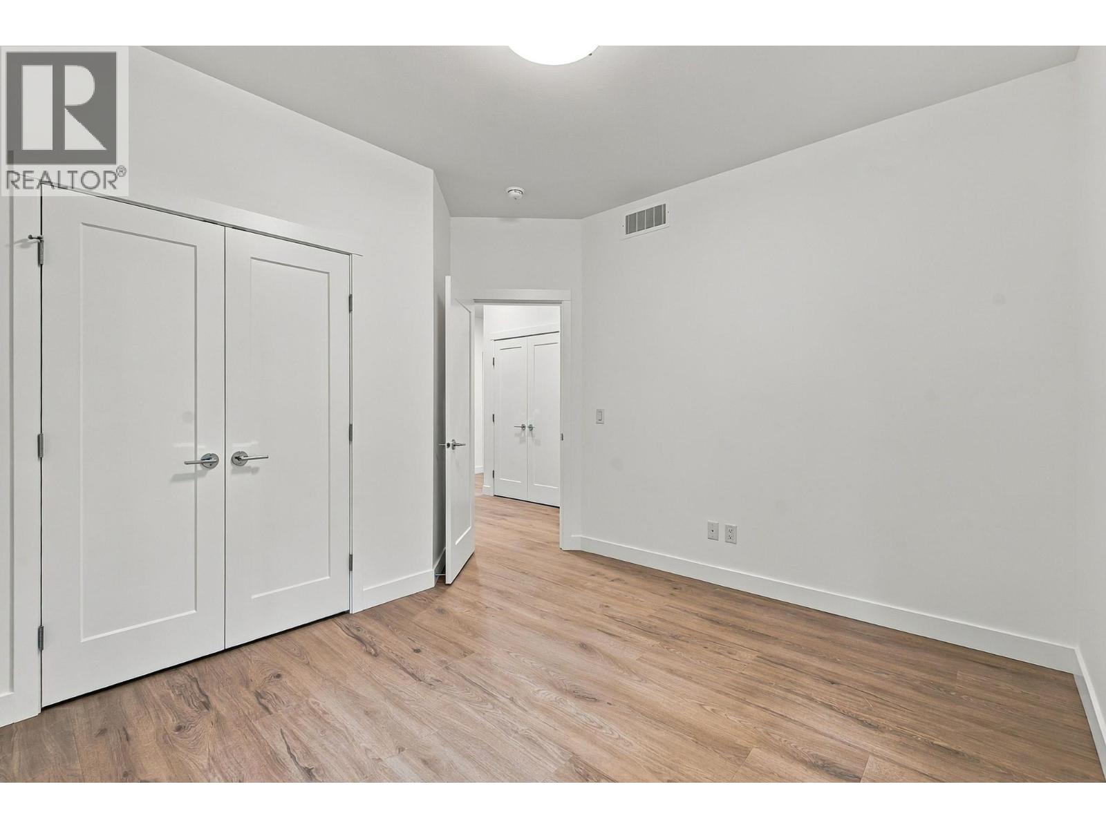 487 Clifton Road N - 35
