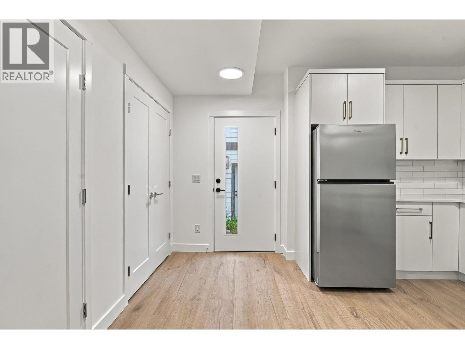 487 Clifton Road N - 38