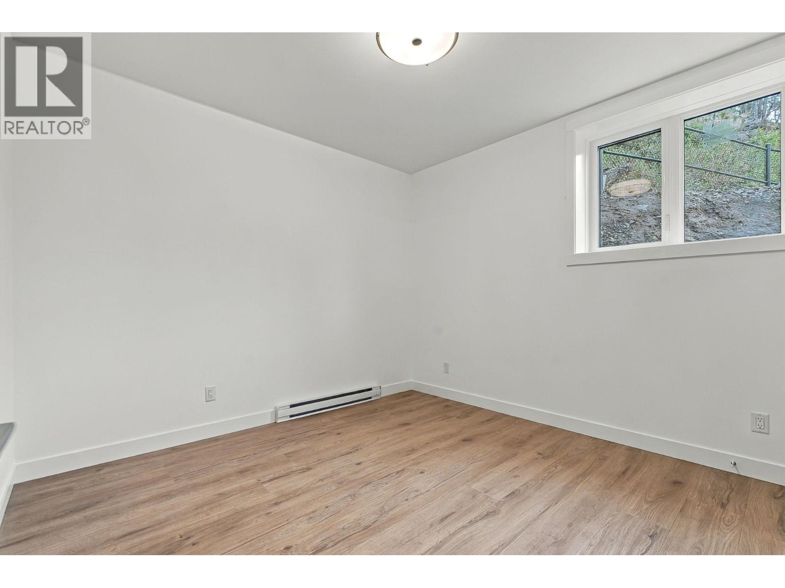 487 Clifton Road N - 47