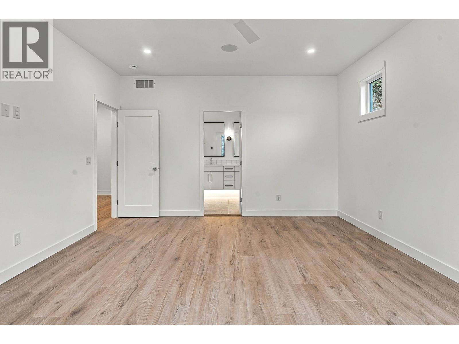 487 Clifton Road N - 29