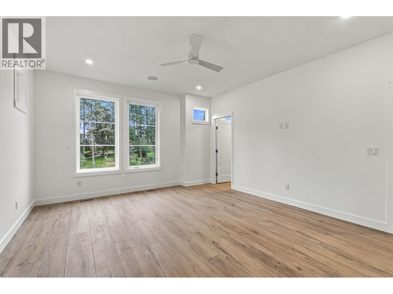487 Clifton Road N - 28