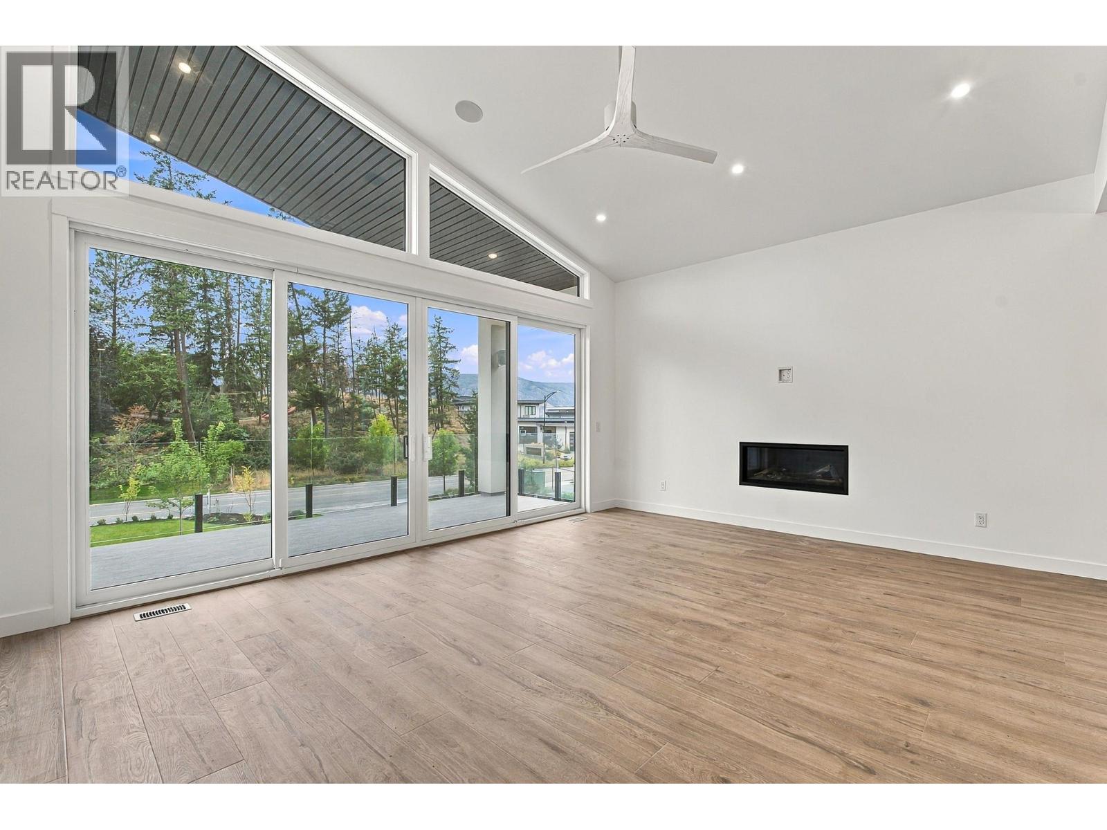 487 Clifton Road N - 11