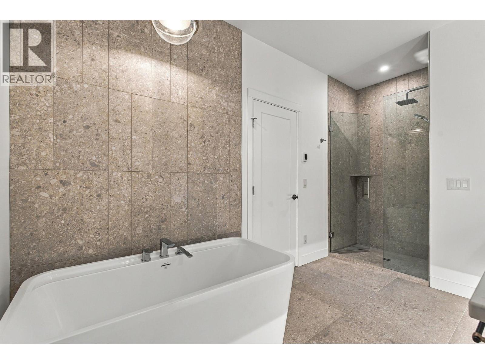 487 Clifton Road N - Image 33