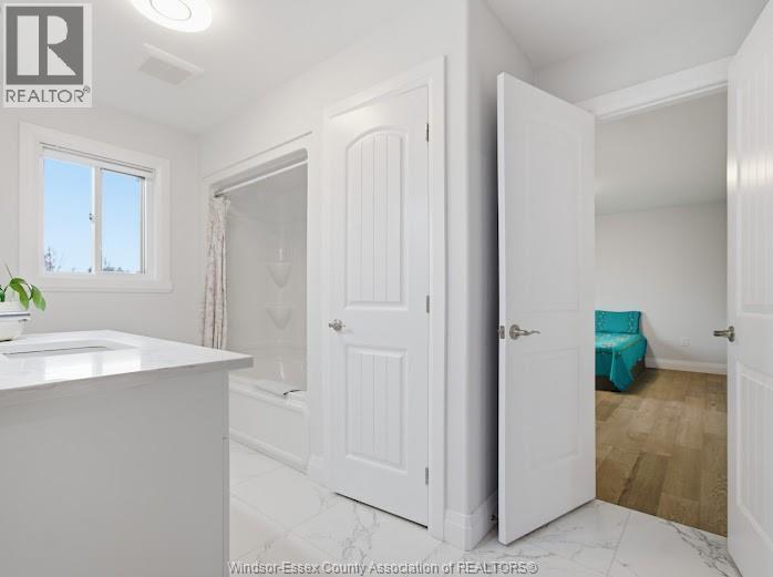 37 KINGSBRIDGE DRIVE - 25