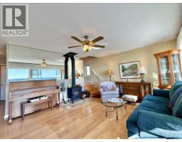 3199 Beach Avenue, Roberts Creek, BC V0N2W0 Photo 11