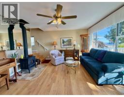 3199 Beach Avenue, Roberts Creek, BC V0N2W0 Photo 12