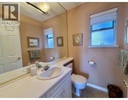 3199 Beach Avenue, Roberts Creek, BC V0N2W0 Photo 20