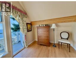 3199 Beach Avenue, Roberts Creek, BC V0N2W0 Photo 23