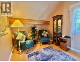 3199 Beach Avenue, Roberts Creek, BC V0N2W0 Photo 24