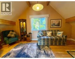 3199 Beach Avenue, Roberts Creek, BC V0N2W0 Photo 25