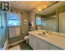 3199 Beach Avenue, Roberts Creek, BC V0N2W0 Photo 27